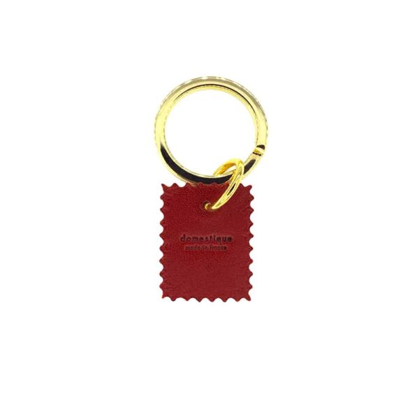 Schlüsselanhänger rot graviert, schwarz und vergoldet von DOMESTIQUE bei BRIGADE MONDAINE