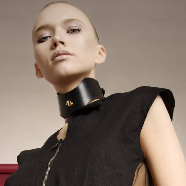 EBE Posture wide collar in black leather and gold details from 0770 at Brigade Mondaine