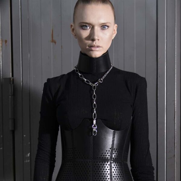 Ebe Choker in black leather with silver chain and carabiner d'0770 attachment at Brigade Mondaine