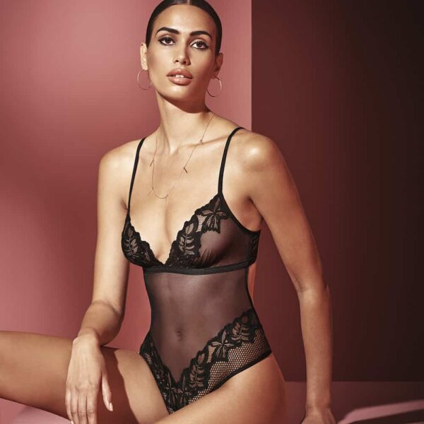 Body dos nu avec string et perles stimulantes multi matières en mesh, dentelle et résille noir BRACLI chez Brigade Mondaine