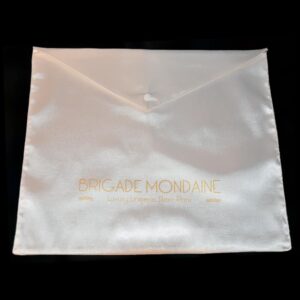 Pochette cadeau en soie blanche Brigade Mondaine