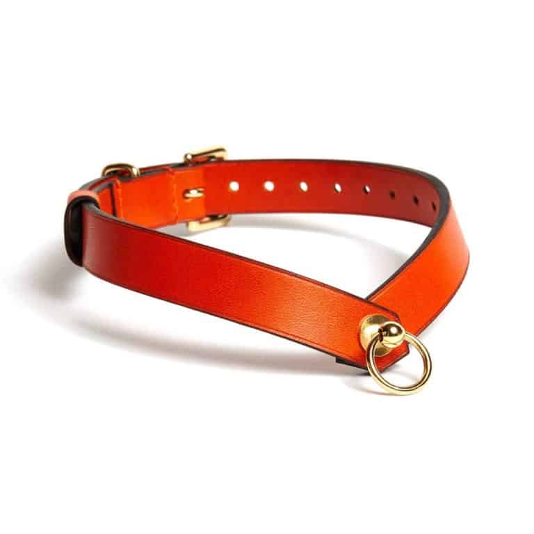Choker V in Orange leather with round O'ring Domestique at Brigade Mondaine