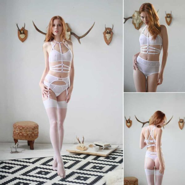 Strapless bondage harness with white elastic adjustable waistband and rings with gold finish by Flash You And Me at Brigade Mondaine