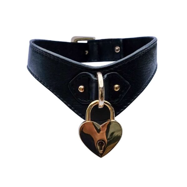 Choker V avec cadenas en coeur par The Model Traitor chez Brigade Mondaine