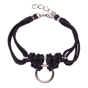 Chocker aus geknotetem Seil Shibari Bondage schwarz mit Metallring Figure of A bei Brigade Mondaine