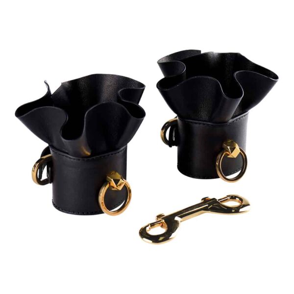 Bracelets menottes en cuir noir souple avec attaches en or réglable ZALO chez Brigade Mondaine