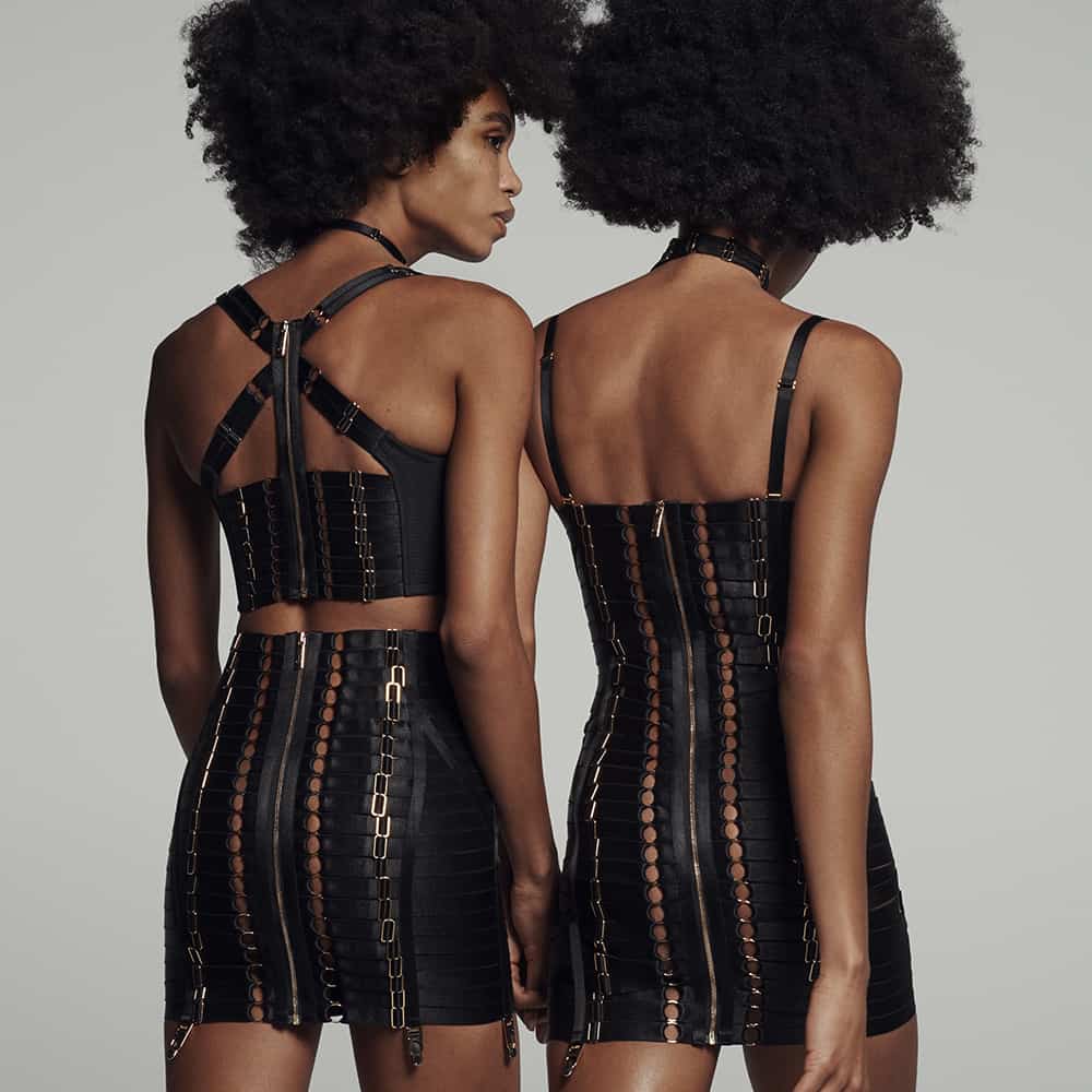 Collection Signature BORDELLE en élastique satiné noir, robe, jupe et crop top bondage ajustable et détails en or chez Brigade Mondaine