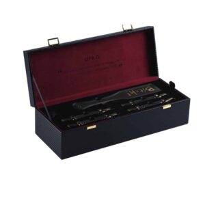 Koffer mit Bondage- und BDSM-Zubehör aus schwarzem Leder und 24K Gold, komplett handgefertigt, mit UPKO-Samtboden bei Brigade Mondaine