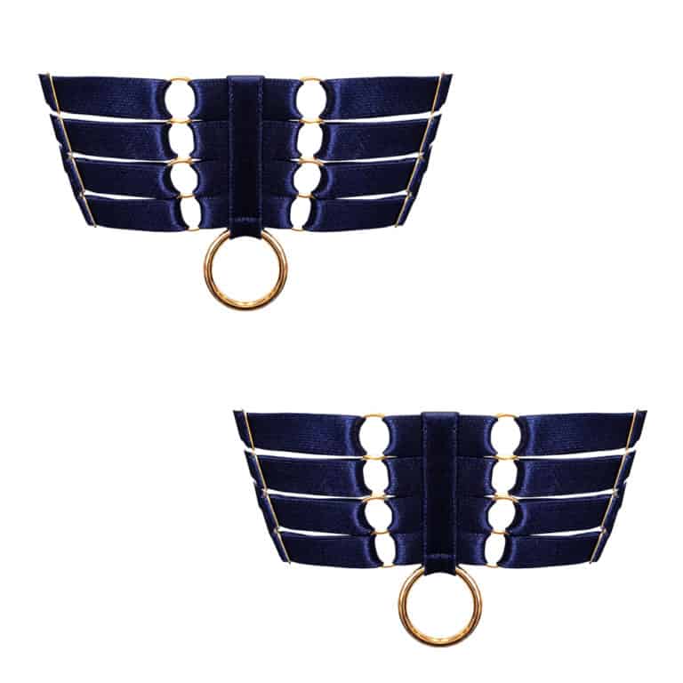 Jarretières bondage en élastique satiné bleu marine avec anneau d'attache doré BORDELLE chez Brigade Mondaine