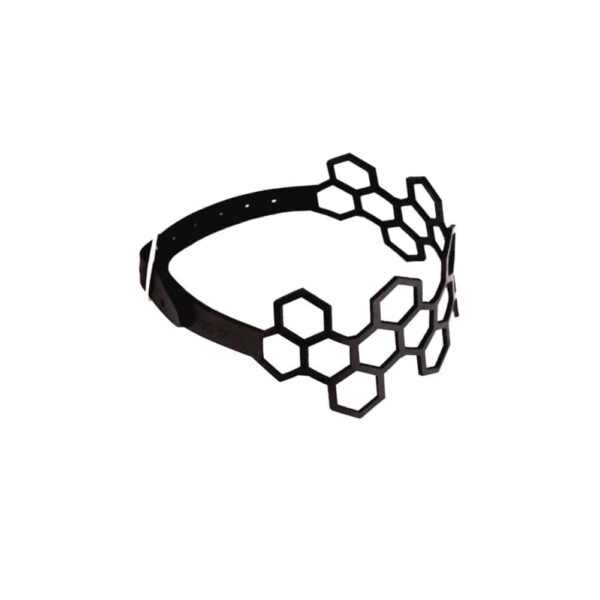 Collier choker en cuir noir dentelle formes hexagones alvéoles BLASTED SKIN chez Brigade Mondaine