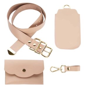 ALBANE BELT mit zwei abnehmbaren Taschen aus beigem Leder mit goldfarbenen Metallbeschlägen von MIA ATELIER bei BRIGADE MONDAINE