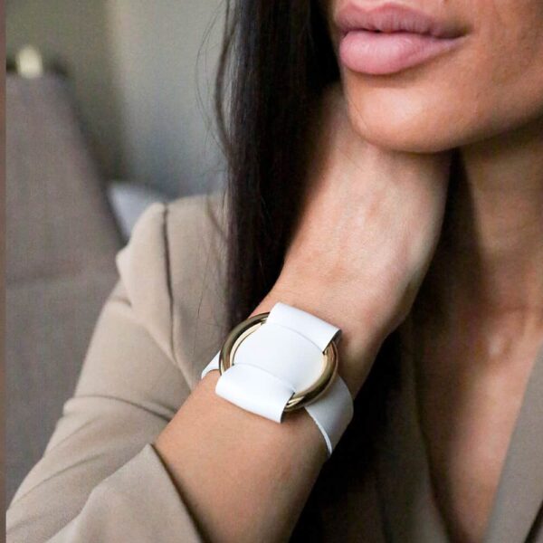 ANNA BRACELET in white Nappa leather with a large gold metal ring by MIA ATELIER at BRIGADE MONDAINE