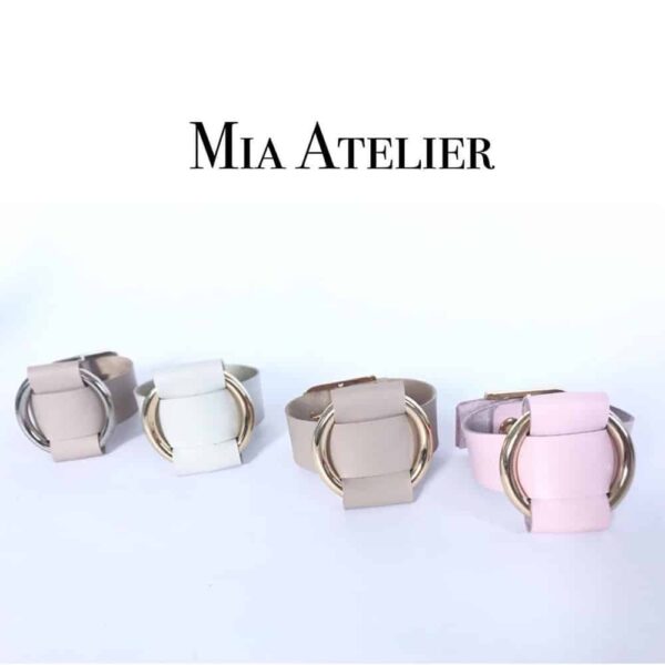 ANNA Kollektion Verstellbares Armband aus Nappaleder mit breitem, goldfarbenem Metallring von MIA ATELIER bei BRIGADE MONDAINE