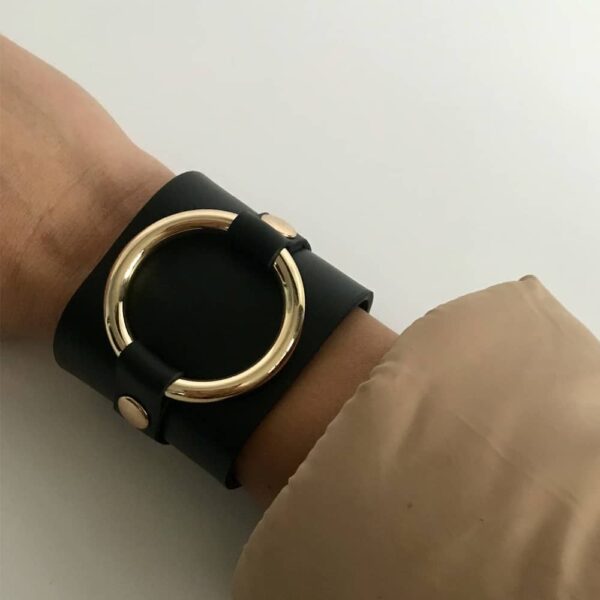 PETIA BRACELET in adjustable black leather with a wide ring plated against the wrist of the designer MIA ATELIER at BRIGADE MONDAINE