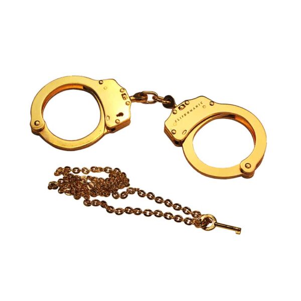 Handcuffs gold color of the brand Elif Domanic. These handcuffs are of classic size without frills. They simply have the brand's inscription at the top of the handcuffs. The key is equipped with a chain long enough with a medium mesh, the whole of gold color also.