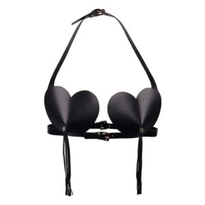 Soutien gorge en cuir noir de la marque Elif Domanic. Le bonnet de ce soutien gorge est en forme de coeur avec en son centre un accessoire pendant conçus de fils tenus par une accroche argentée. Le soutien gorge s’attache au niveau du thorax, au milieu du dos et à la nuque par de petites boucles argentées. Le produit ne contient pas de bretelles.