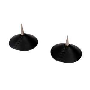 Pasties from the brand Elif Domanic. These Pasties are made of black leather with a conical shape and a few centimeters of iron at the top of each piece. Black stitching is also present on the product.