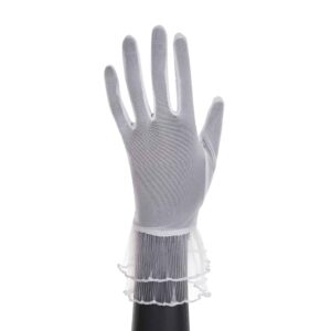 Handschuhe aus weißem Netzstoff mit Rüschen am Handgelenk, sie sind leicht durchsichtig