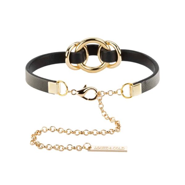 lodie Black Leather Necklace by Asche&Gold disponible en Brigade Mondaine. El collar está hecho de cuero negro y oro.