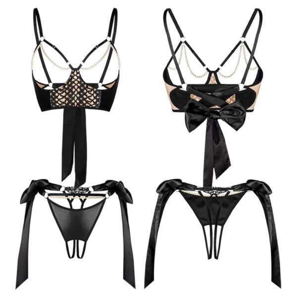 The set Hunt Love Enjoy of the brand BOUND UP is composed of the black bustier and donut with white pearls in the opening that leaves visible breasts, its open thong has no crotch is accessorized by the black and beige garter belt and its black suspenders