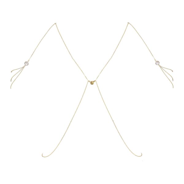 Collar Rise de la colección Deviant Spirits de Fungi Elica D'Oro. Esta joya para el busto se entrecruza en el plexo solar con una cuenta chapada en oro de 24 quilates que la conecta. Unas sofisticadas hombreras adornan la parte superior del cuerpo y están detalladas con tres pequeñas cadenas con una perla en la parte superior. Las joyas pueden llevarse de dos maneras.