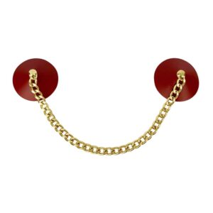 ELF ZHOU LONDON Nippelhüllen aus rotem Glattleder, die mit einer goldenen Kette verbunden sind.