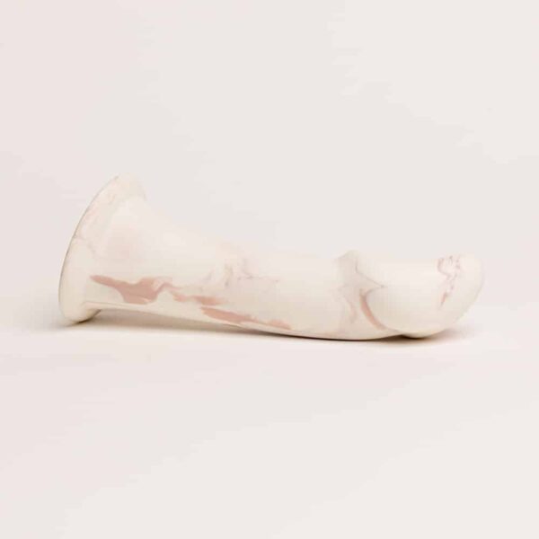 Flat shape on the long half oval toe Adeles brydges at brigade mondaine.