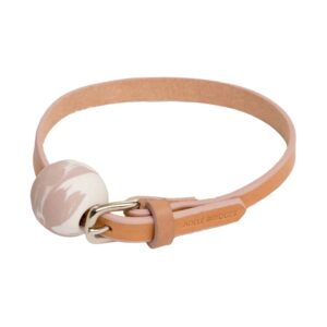 Collier OYA orangé mini balle au centre du collier fait en porcelaine rose et blanc de adules brydges chez brigade mondaine.