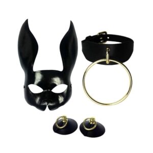 conjunto compuesto por un antifaz de conejo negro, una gargantilla compuesta por 24 anillos, nippies negros en forma de conos compuestos por 24 anillos. en brigade mondaine