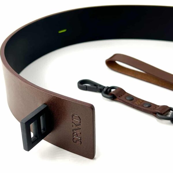 Brown wide leash collar from SPKND at Brigade Mondaine.