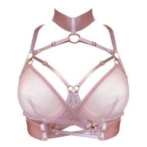 Bra multi styles collection Kora of the brand Bordelle. This bra is pink and rather sophisticated. It is attached to the neck by a wide elastic band with a central ring acting as a pendant. Two elastics are connected to this pendant to the top of the bra cups. The cups are completely open and fine elastic. The waist is composed of several elastics that form a wide band and therefore more comfort. A satin elastic supplement can be added or removed at the cup to cover the chest. This supplement is attached by small 24-carat gold-plated hooks on the top of the cup and solar plexus rings. At the back, the bra is detached by a zipper whose pull is embossed with the logo of the brand Bordelle. The possibility of joining the straps is given to the customer through a hook placed in the middle high back.