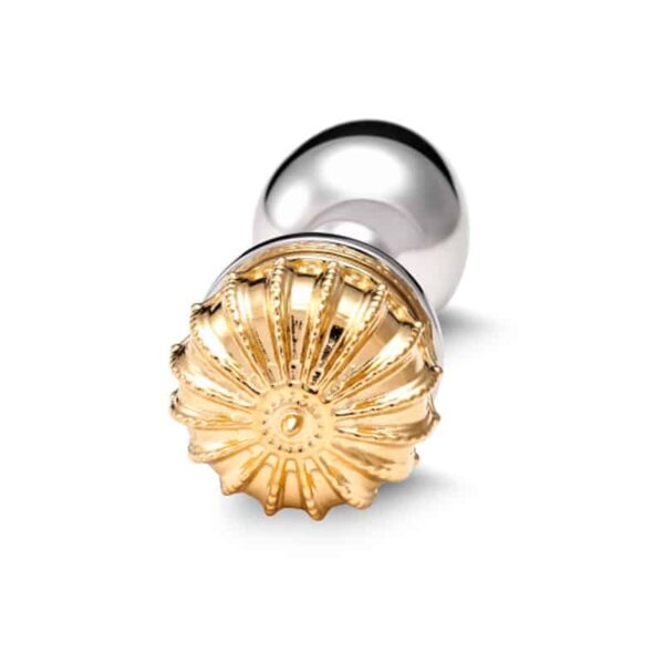 Accesorio plug anal en bronce plateado y decoración de corona dorada.