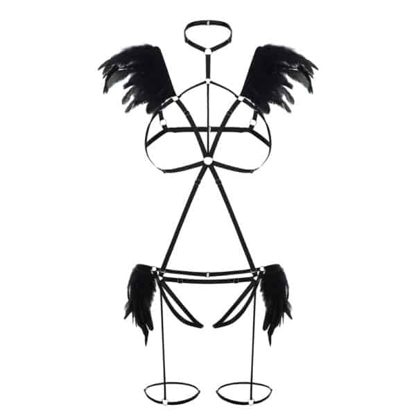 Ensemble d'un harnais de corps noir avec plumes noires sur les épaules et les hanches, mamelons avec ou sans, gants noirs