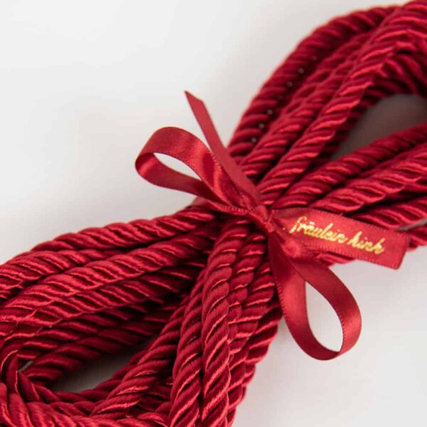 The Shibari Rosso rope is a 5 meter long bondage lasso with a silver crystal tip. Transform the lasso as a belt or harness to add a special fetish touch to your favorite outfit.