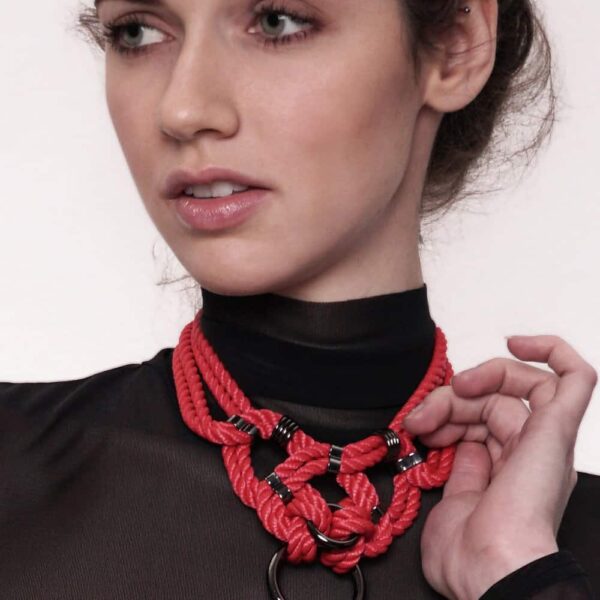 "Megami" means goddess in Japanese. This choker necklace will not leave anyone indifferent, both by its manufacture from waxed cotton rope and tied symmetrically, as well as by its design of intertwined knots with silver finishes. Closing on the neck. One size fits all & adjustable. This necklace is available at Brigade Mondaine.