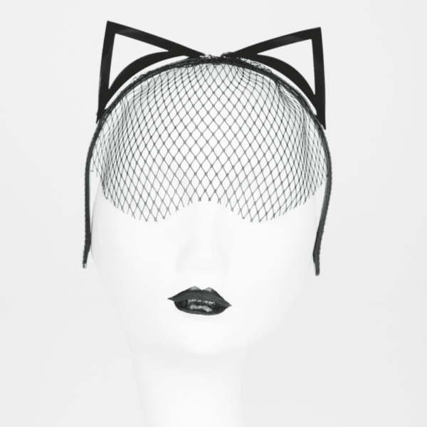 Oreilles de chat et voile en résille noir de la collection French Kiss par Fraulein Kink, disponible chez Brigade Mondaine