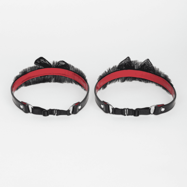 Черные и красные подвязки из лакированной кожи и тюля из коллекции French Kiss от Fraulein Kink, продается в Brigade Mondaine