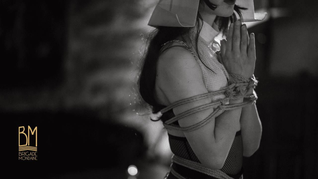 Marie Sauvage, espectáculo Shibari en colaboración con Brigade Mondaine