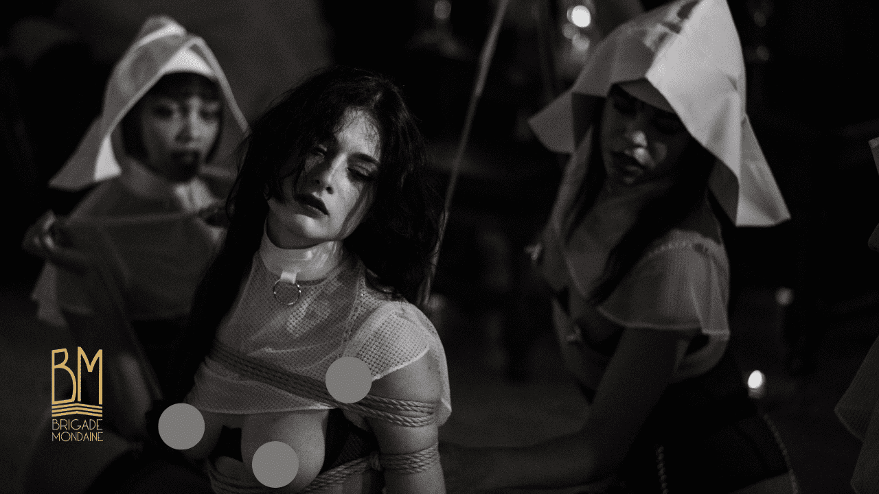 Marie Sauvage, espectáculo Shibari en colaboración con Brigade Mondaine