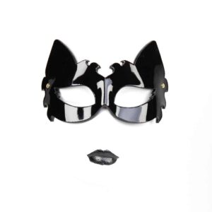 The Leone lion mask is a chic and glamorous accessory, entirely hand carved from high quality Italian leather, the piece is accented with brass rivets with a double gold cap. Closes with a satin elastic band that adjusts to your head size for maximum comfort. A perfect creation to go to a libertine ball or a masked ball.