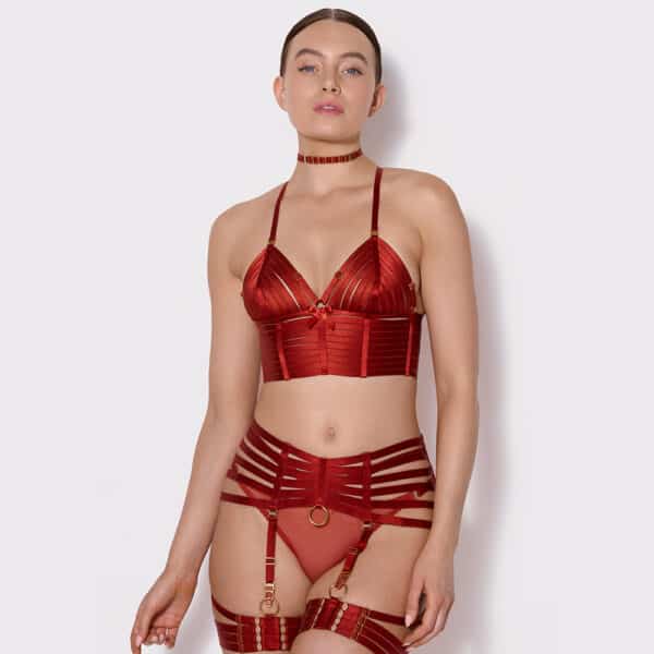 sexy femme avec Ensemble Signature de la marque Bordelle en color rouge