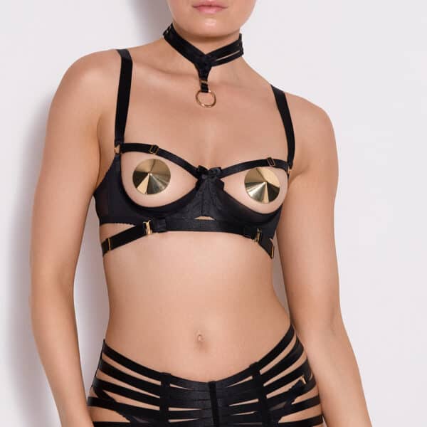 Black Gia bra from Bordelle with necklace in a complete set. The combination of gold and black is perfect.