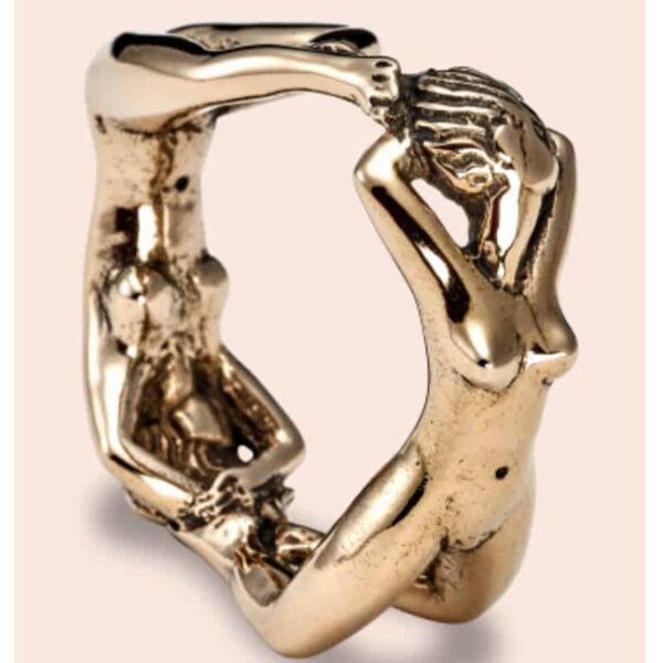 Anillo accesorio para el sexo masculino (falo y bursa) compuesto por dos cuerpos que forman un círculo de bronce.