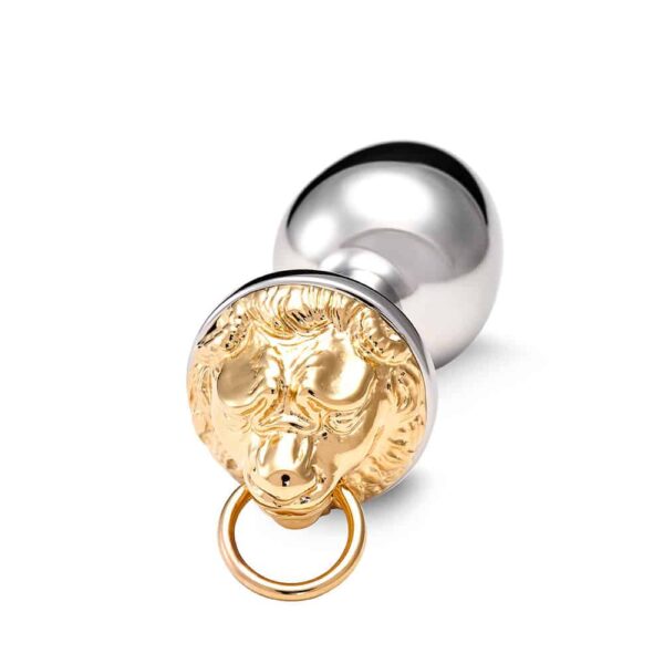 Accessory anal plug in silver bronze and lion head decoration in gold.