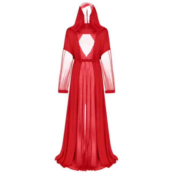 Le dos d'une robe rouge qui ressemble à un manteau est ouvert à l'arrière et il y a un chapeau. La partie des mains est transparente et la robe est longue et atteint le sol