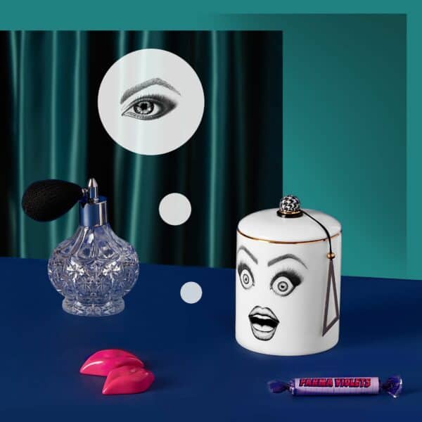 Bougie porcelaine avec visage maquillé peint et un parfum en verre