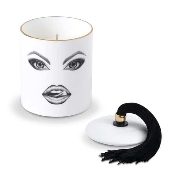 A captivating white porcelain mug, adorned with a precisely drawn monkey in felt. The monkey teases mischievously, running his tongue over his lips. The illustration, done with finesse using a fine-point pen, evokes the Provocateur style and draws its inspiration from Ilona Staller.