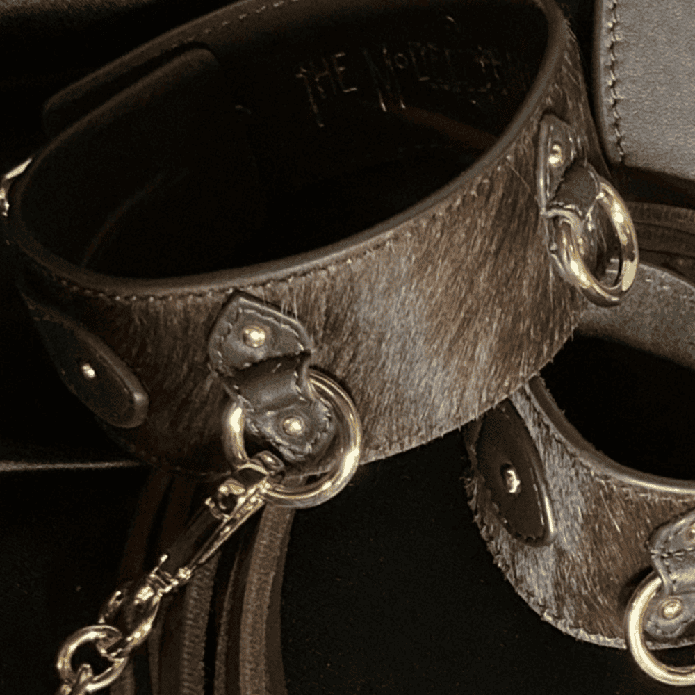 Close-up of Pony 3D Chocolat leather collar with gold rings and hair