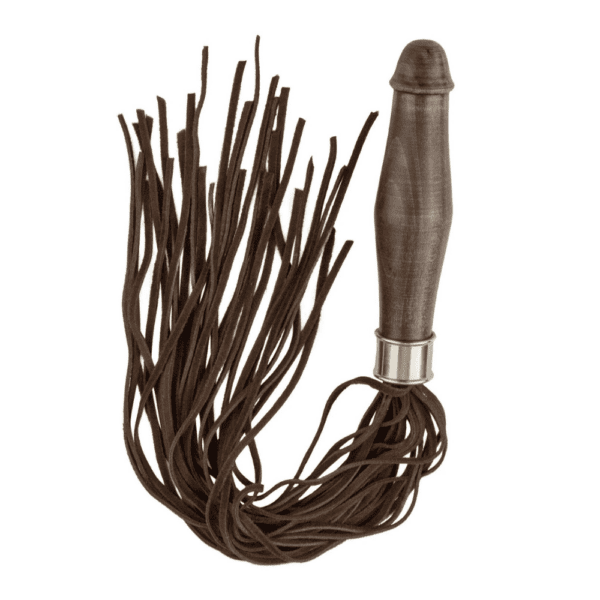 Photographie packshot sur fond blanc du Martinet Satyr Daim Chocolat avec manche en bois en forme de penis