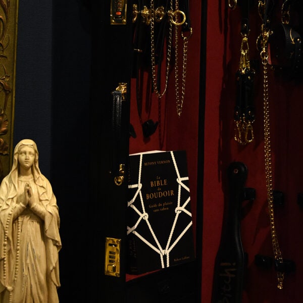 Showroom with book wrapped in white shibari rope in front of UPKO crate.